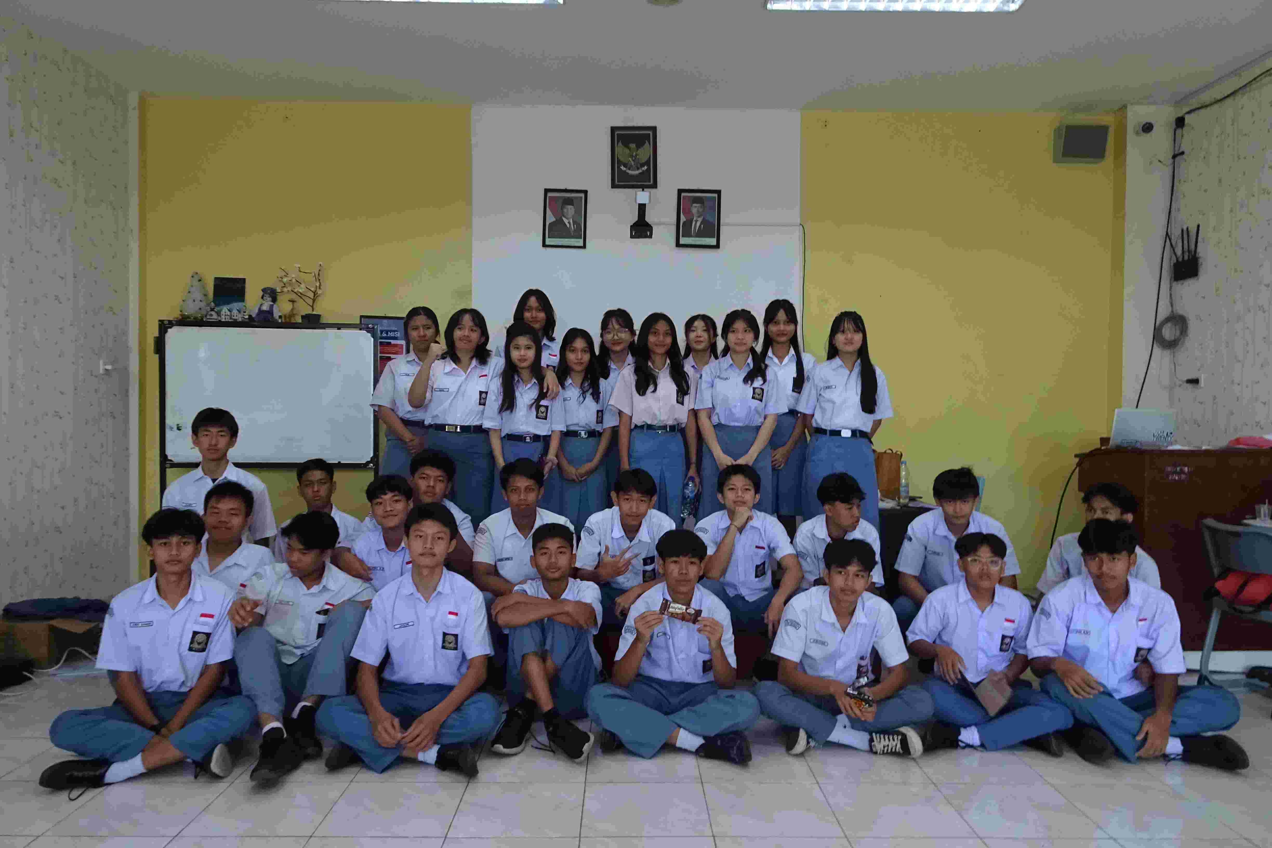 Penutupan dan Foto Bersama